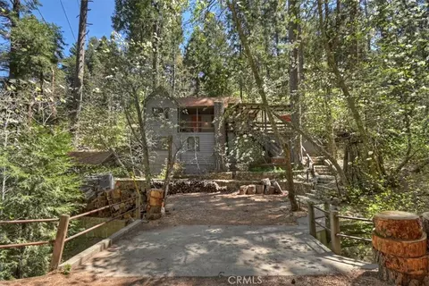 Exterior - 851 Cottage Grv, Lake Arrowhead, CA 92352 photo 17 of 19