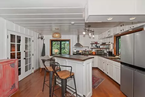 Kitchen - 851 Cottage Grv, Lake Arrowhead, CA 92352 photo 1 of 3