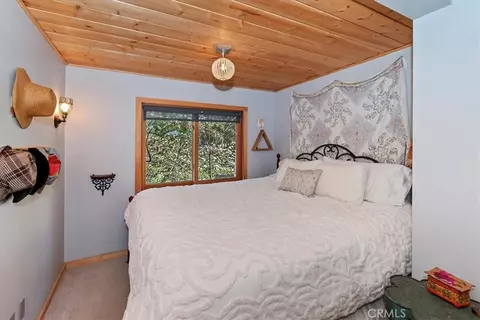 Bedroom - 851 Cottage Grv, Lake Arrowhead, CA 92352 photo 7 of 7