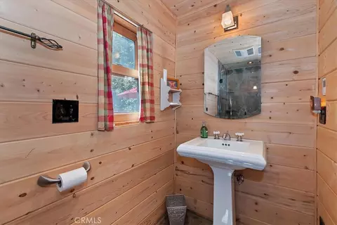 Bath - 851 Cottage Grv, Lake Arrowhead, CA 92352 photo 1 of 3