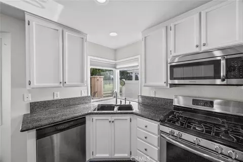 Kitchen - 28124 Palm Villa Dr, Menifee, CA 92584 photo 4 of 4