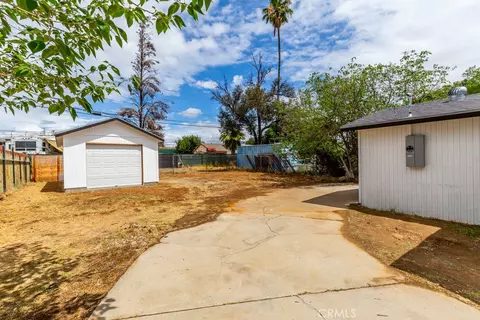 Exterior - 1935 Spring Gdn, Riverside, CA 92507 photo 7 of 11