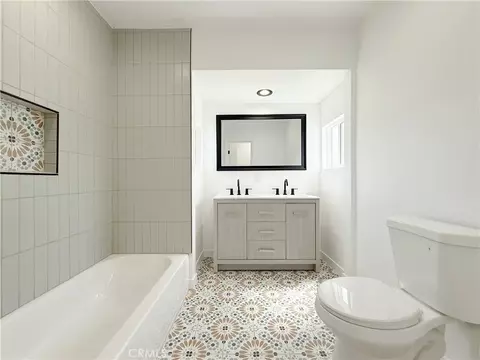 Bath - 1008 W 134th Pl, Compton, CA 90222 photo 3 of 3