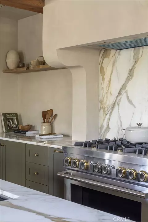 Kitchen - 27463 Alpen, Lake Arrowhead, CA 92352 photo 2 of 5