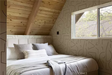 Bedroom - 27463 Alpen, Lake Arrowhead, CA 92352 photo 5 of 10