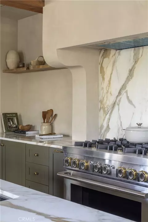 Kitchen - 27463 Alpen, Lake Arrowhead, CA 92352 photo 2 of 5