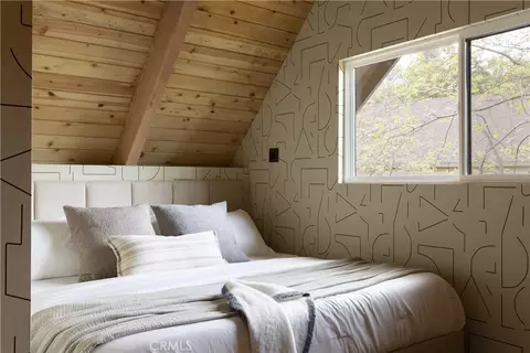 Bedroom - 27463 Alpen, Lake Arrowhead, CA 92352 photo 5 of 10