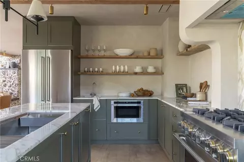 Kitchen - 27463 Alpen, Lake Arrowhead, CA 92352 photo 1 of 5