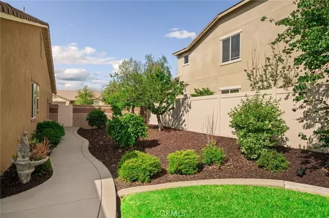 Exterior - 31757 Dove Ct, Yucaipa, CA 92399 photo 7 of 8