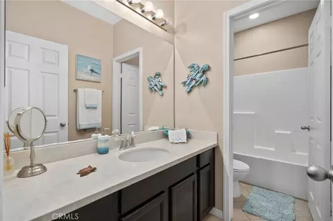 Bath - 31757 Dove Ct, Yucaipa, CA 92399 photo 2 of 2