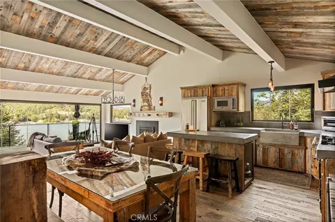 28778 Palisades Dr, Lake Arrowhead, CA 92352