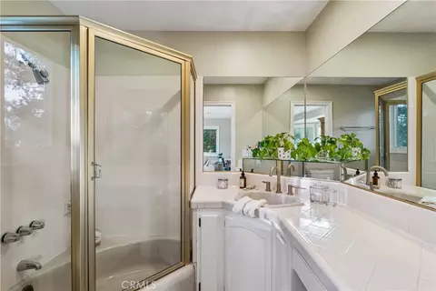 Bath - 469 Golf Course Rd, Lake Arrowhead, CA 92352 photo 1 of 9