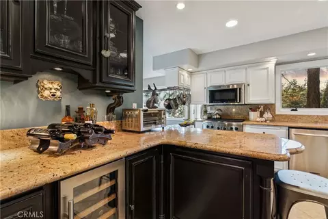 Kitchen - 469 Golf Course Rd, Lake Arrowhead, CA 92352 photo 2 of 4