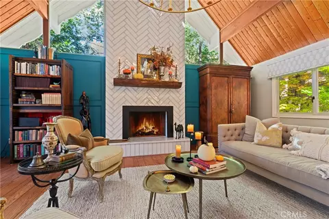 Living - 469 Golf Course Rd, Lake Arrowhead, CA 92352 photo 3 of 8