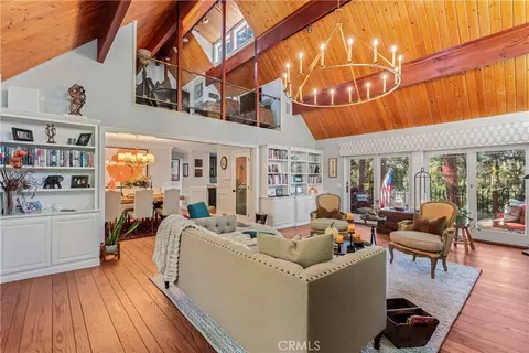 Living - 469 Golf Course Rd, Lake Arrowhead, CA 92352 photo 5 of 8