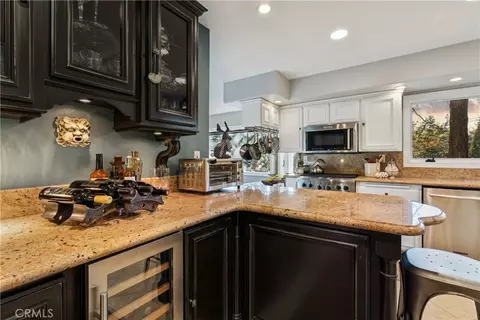 Kitchen - 469 Golf Course Rd, Lake Arrowhead, CA 92352 photo 2 of 4