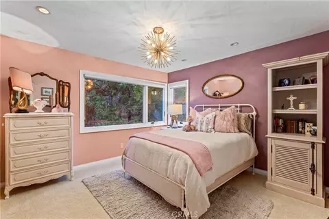 Bedroom - 469 Golf Course Rd, Lake Arrowhead, CA 92352 photo 4 of 10