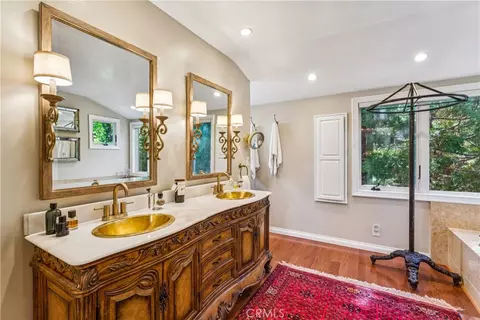 Bath - 469 Golf Course Rd, Lake Arrowhead, CA 92352 photo 6 of 9