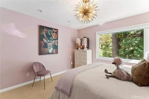 Bedroom - 469 Golf Course Rd, Lake Arrowhead, CA 92352 photo 5 of 8