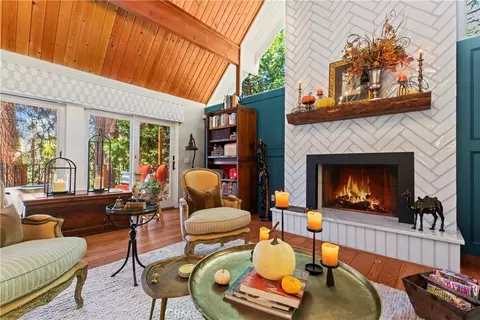 Living - 469 Golf Course Rd, Lake Arrowhead, CA 92352 photo 4 of 8
