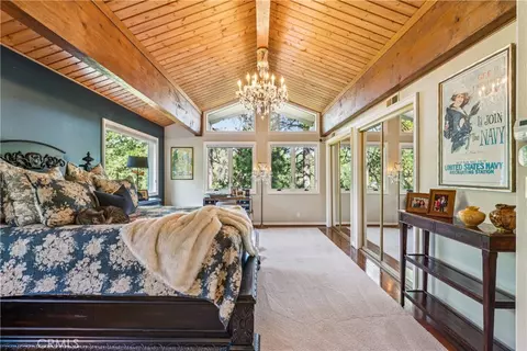 Bedroom - 469 Golf Course Rd, Lake Arrowhead, CA 92352 photo 9 of 10