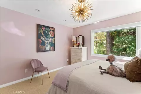 Bedroom - 469 Golf Course Rd, Lake Arrowhead, CA 92352 photo 6 of 9