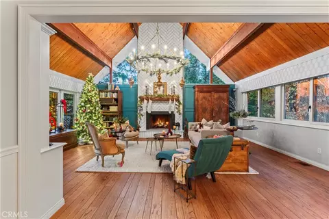 Living - 469 Golf Course Rd, Lake Arrowhead, CA 92352 photo 2 of 8