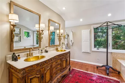 Bath - 469 Golf Course Rd, Lake Arrowhead, CA 92352 photo 6 of 9