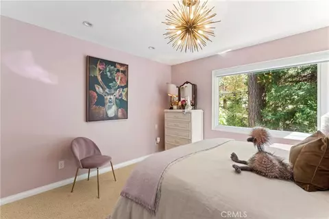 Bedroom - 469 Golf Course Rd, Lake Arrowhead, CA 92352 photo 6 of 10