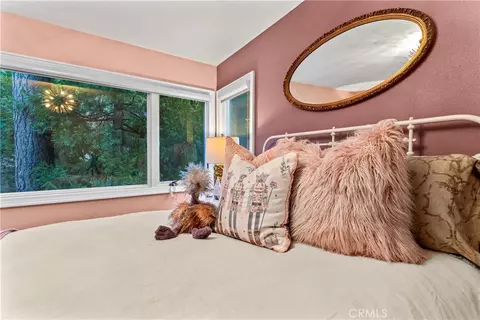 Bedroom - 469 Golf Course Rd, Lake Arrowhead, CA 92352 photo 5 of 10