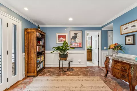 Entry Way - 469 Golf Course Rd, Lake Arrowhead, CA 92352 photo 4 of 5