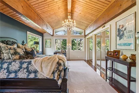Bedroom - 469 Golf Course Rd, Lake Arrowhead, CA 92352 photo 7 of 8