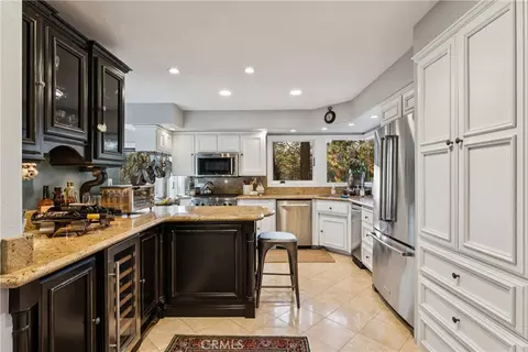 Kitchen - 469 Golf Course Rd, Lake Arrowhead, CA 92352 photo 1 of 4