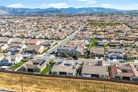 View/Area - 1388 Melstone, Beaumont, CA 92223 photo 6 of 9