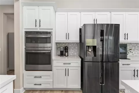 Kitchen - 1388 Melstone, Beaumont, CA 92223 photo 4 of 5