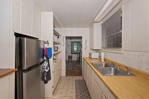 Kitchen - 22838 Waters, Crestline, CA 92325 photo 4 of 6