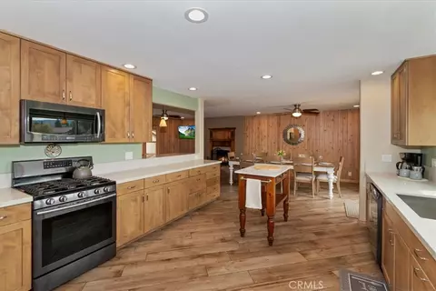 Kitchen - 222 Eagle, Big Bear Lake, CA 92315 photo 3 of 5