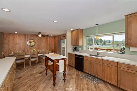 Kitchen - 222 Eagle, Big Bear Lake, CA 92315 photo 4 of 5