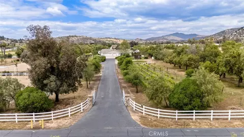 820 Santa Fe Highlands Dr, Ramona, CA 92065