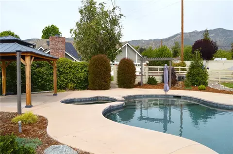 35685 Sleepy Hollow Ln, Yucaipa, CA 92399