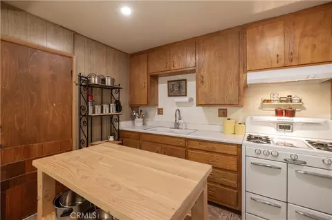 Kitchen - 924 Michael, Big Bear City, CA 92314 photo 1 of 2