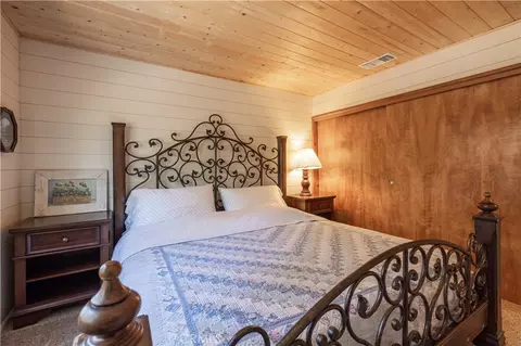 Bedroom - 924 Michael, Big Bear City, CA 92314 photo 2 of 6