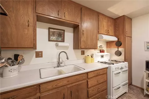 Kitchen - 924 Michael, Big Bear City, CA 92314 photo 2 of 2
