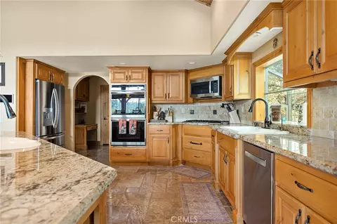 Kitchen - 865 Marin, Lake Arrowhead, CA 92352 photo 4 of 6
