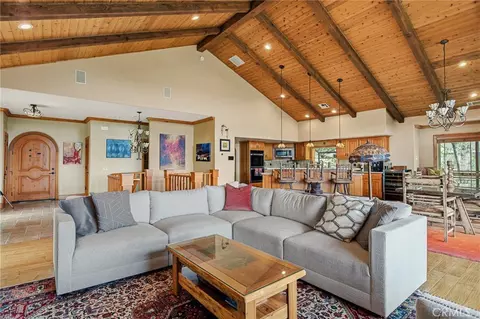 Living - 865 Marin, Lake Arrowhead, CA 92352 photo 4 of 4