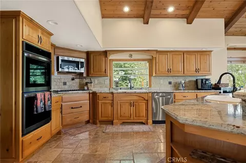 Kitchen - 865 Marin, Lake Arrowhead, CA 92352 photo 3 of 6