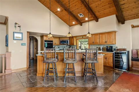 Kitchen - 865 Marin, Lake Arrowhead, CA 92352 photo 5 of 6
