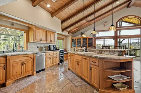 Kitchen - 865 Marin, Lake Arrowhead, CA 92352 photo 2 of 6