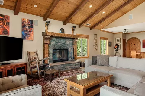 Living - 865 Marin, Lake Arrowhead, CA 92352 photo 3 of 4