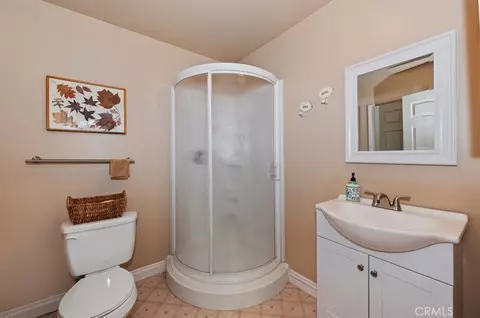 Bath - 2489 Spring Oak, Running Springs, CA 92382 photo 6 of 6